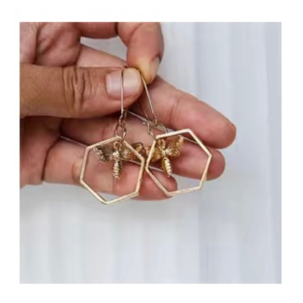 New EVOKE JEWELRY golden Bee earrings